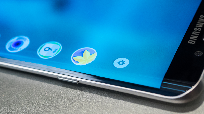 Illustration for article titled The Galaxy S6 Edge Plus: Yep, It Certainly Is Bigger